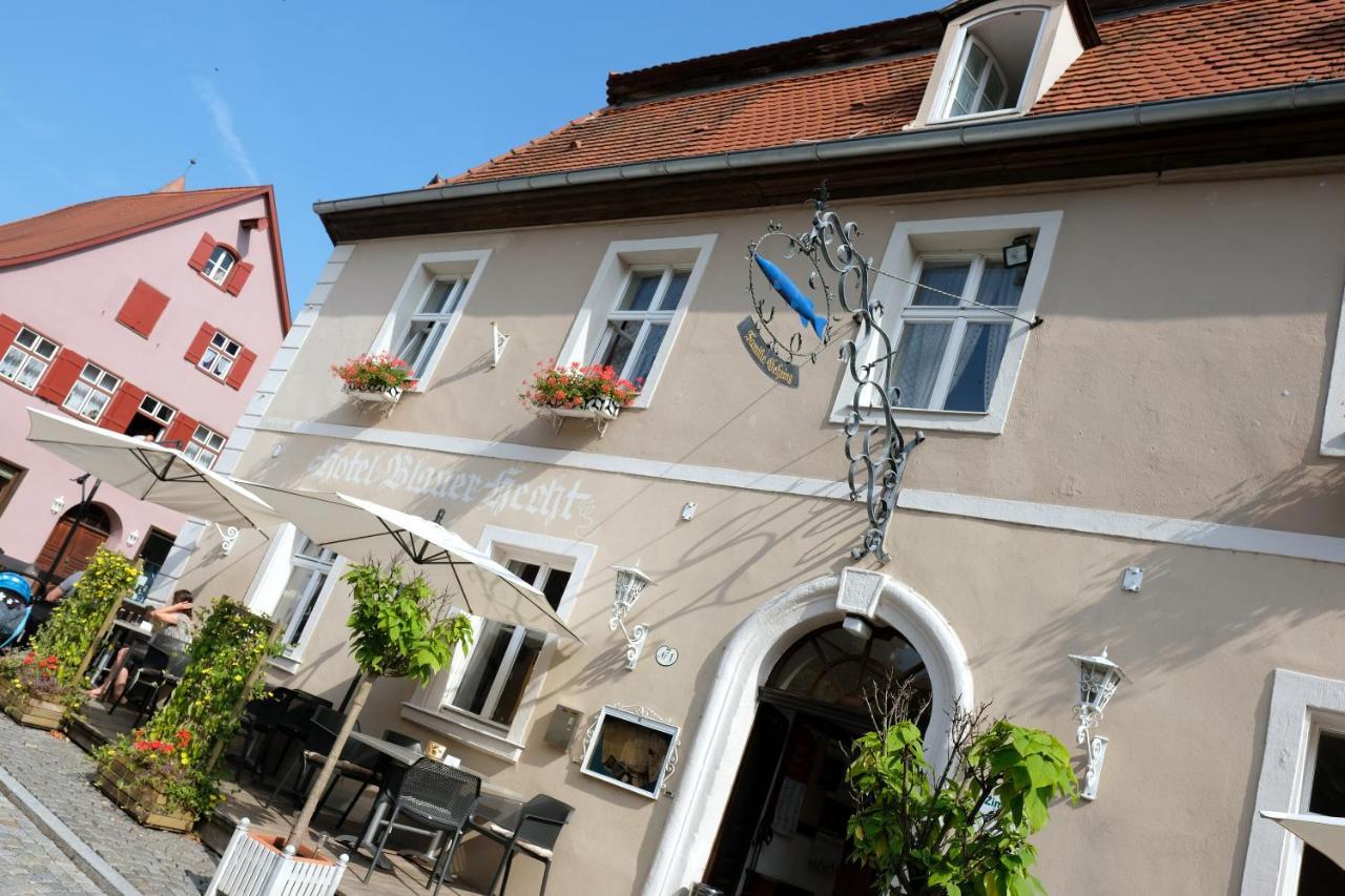 Romantica Hotel Blauer Hecht Dinkelsbuhl Bagian luar foto